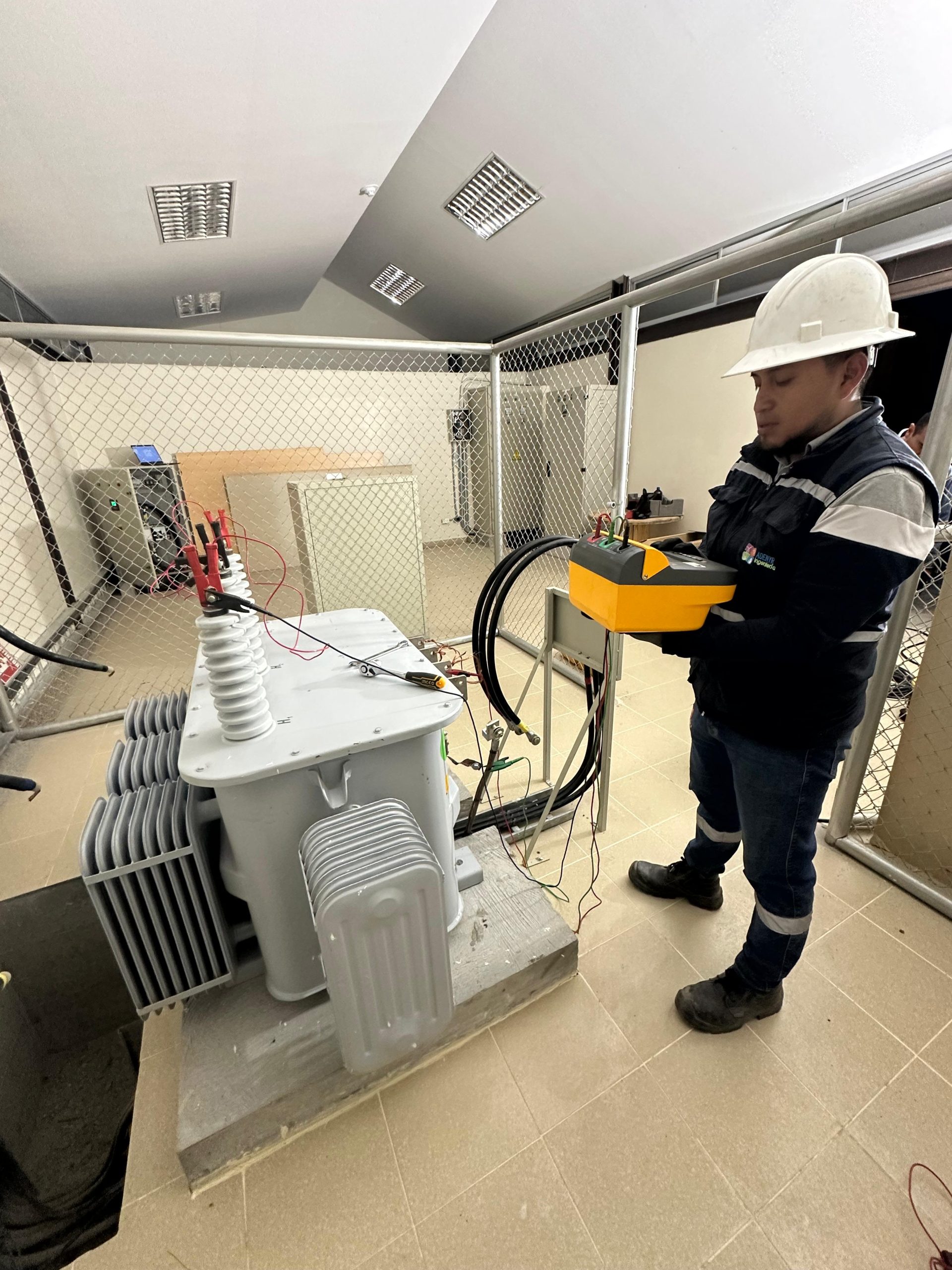 Prueba de aislamiento de un transformador realizada por Adenyr con instrumentación Fluke