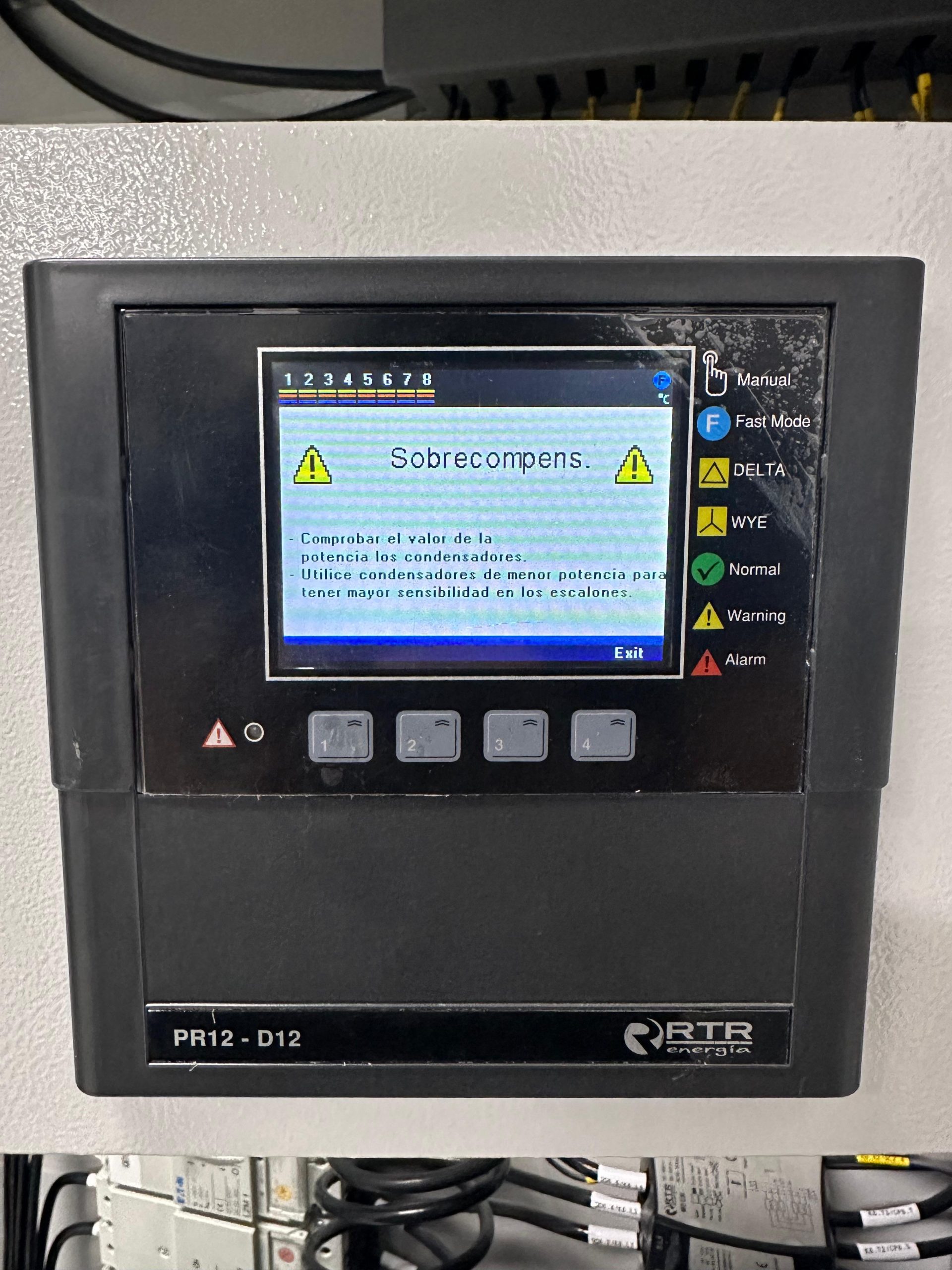 Controlador mostrando la alarma de sobrecompensación durante una inspección de Adenyr