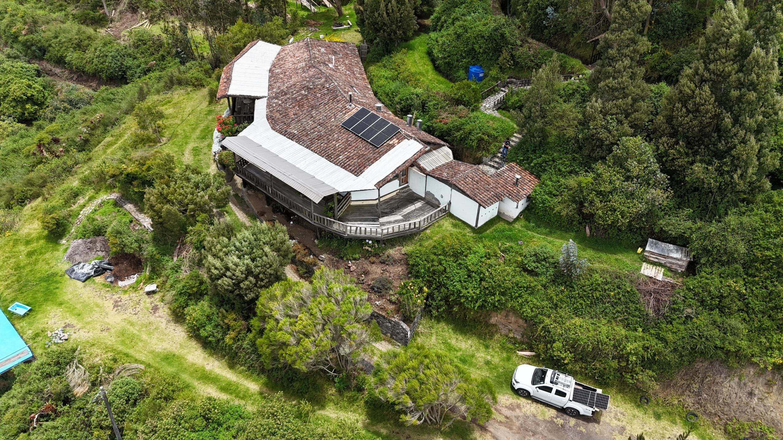 Vista aérea de un proyecto solar de Adenyr en una vivienda de Patate