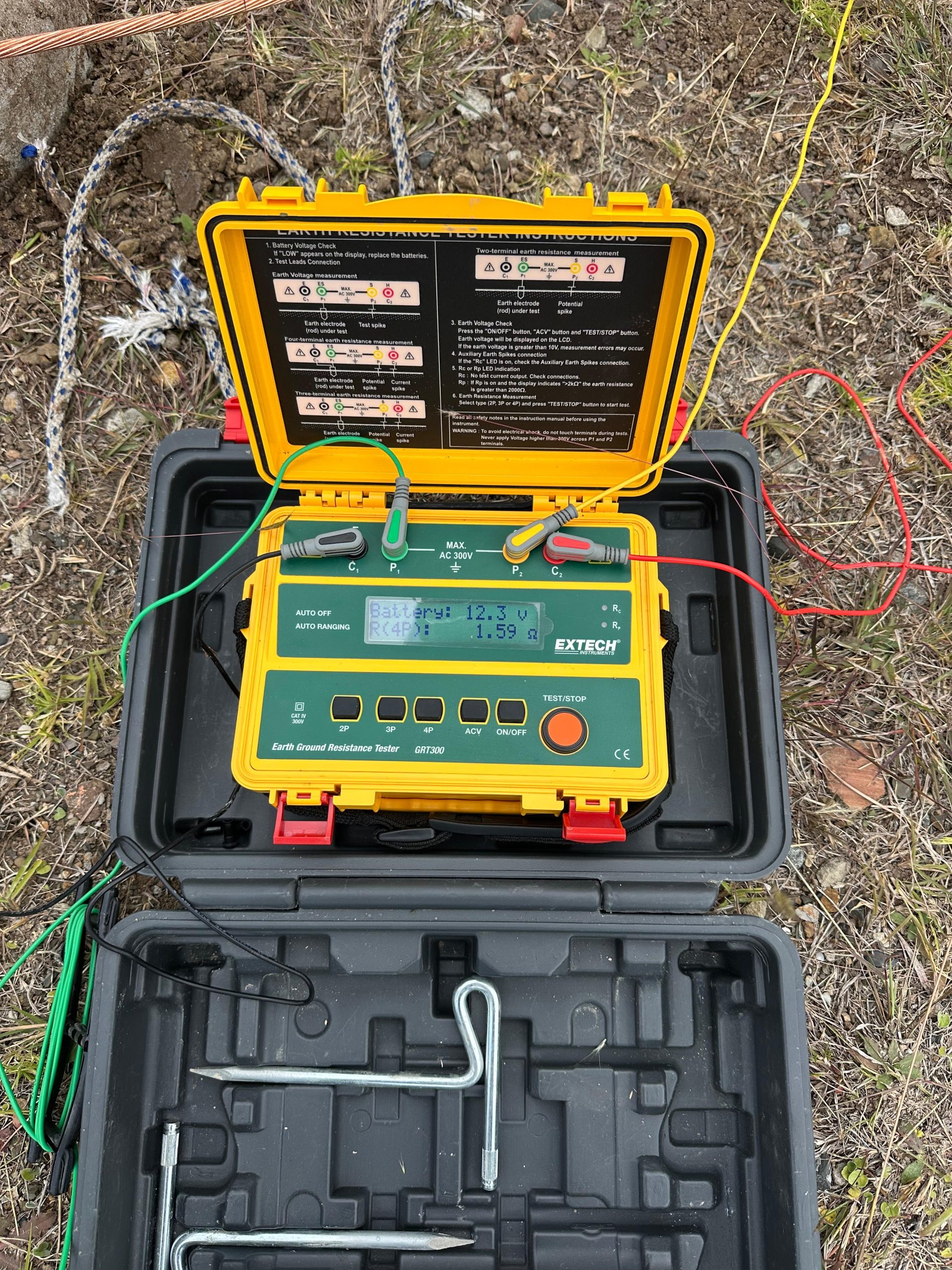 Verificación de resistencia de puesta a tierra con equipo Extech.